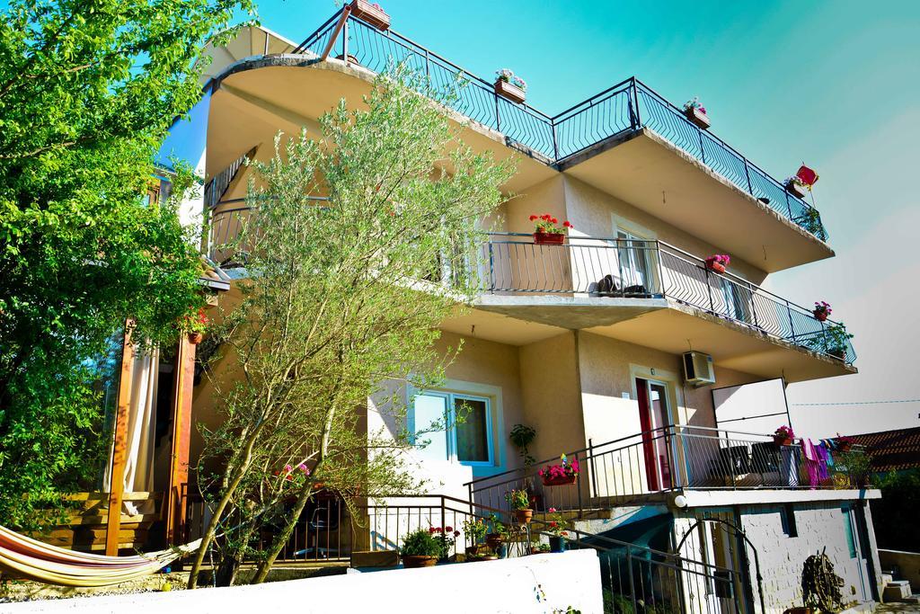 Hostel Anton Тиват Экстерьер фото